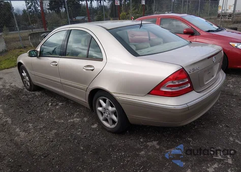 2002 Mercedes-Benz C 240 z USA, uszkodzony, nr VIN WDBRF61J42F284182